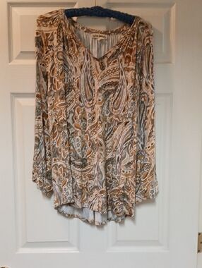Hope Springs Women’s Paisley V-Neck Long Sleeve Top - Neutral Mix